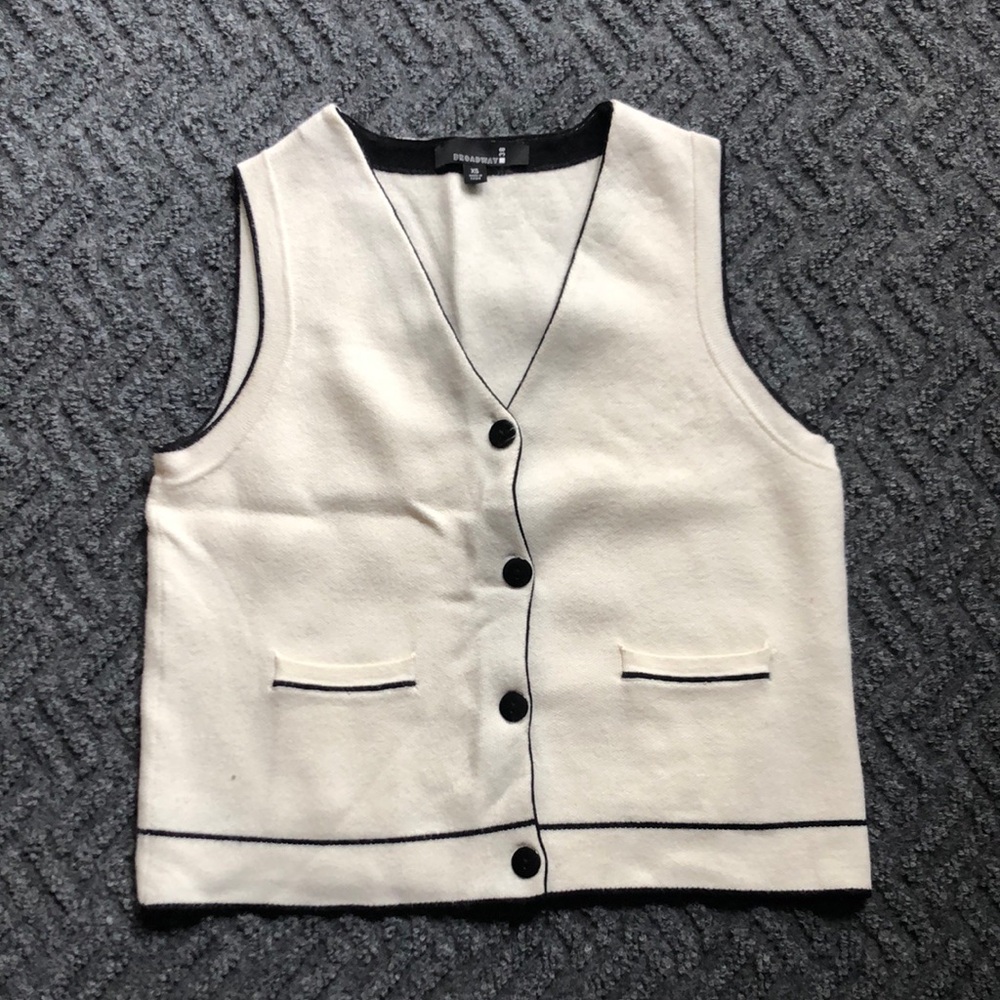 Broadway 38 Cream Vest with Black Accents